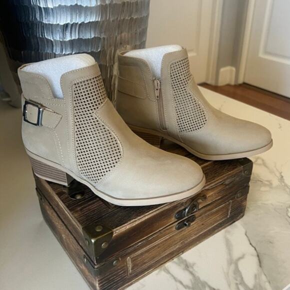 MIA Katrine Booties in Tan - Picture 1 of 10